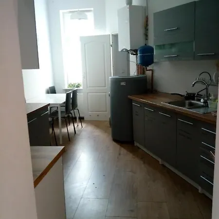 Tulip - 6 Ze Wspolna Lazienka I Kuchnia بيت شباب *