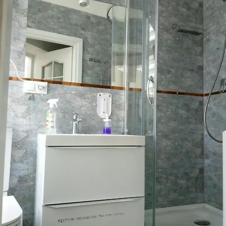 Tulip - 6 Ze Wspolna Lazienka I Kuchnia Hostel