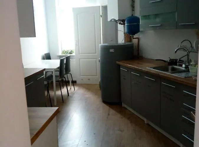 Tulip - 6 Ze Wspolna Lazienka I Kuchnia ホステル *